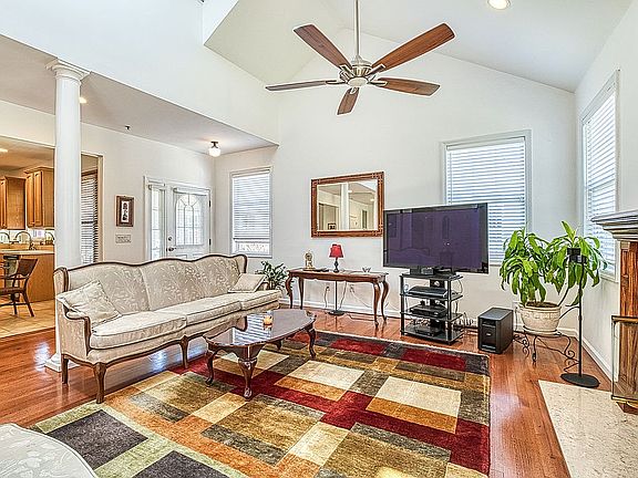 3rd image of 84 Meadow Pond Cir