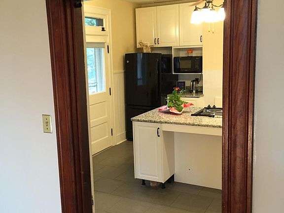 Kitchen island - marble countertops