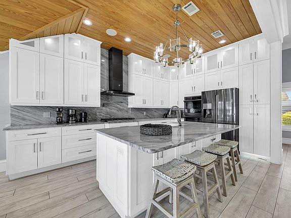 2nd image of 308 Avalon Blvd