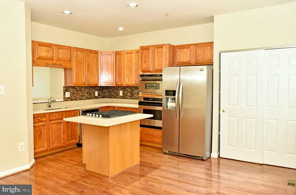 4 bed, 3.5 bath, 2280 sqft, $2,800 — Photo 4
