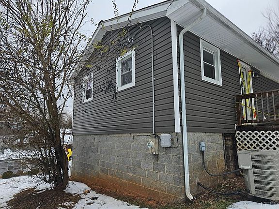 2nd image of 1130 Tyree St