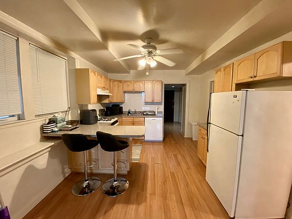 3rd image of 2118 N Clifton Ave #G