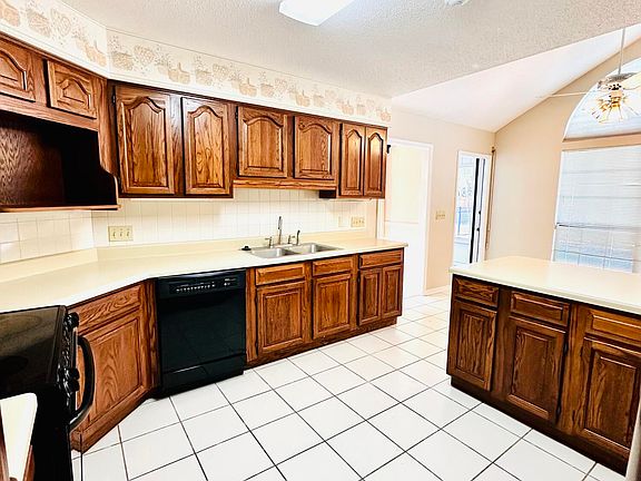 4th image of 1220 Whitewood Way