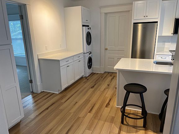 3rd image of 227 Warren Ave SE