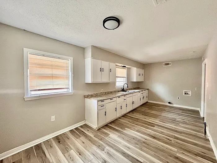 2 bed, 1.0 bath, 1299 sqft, $1,025 — Photo 4