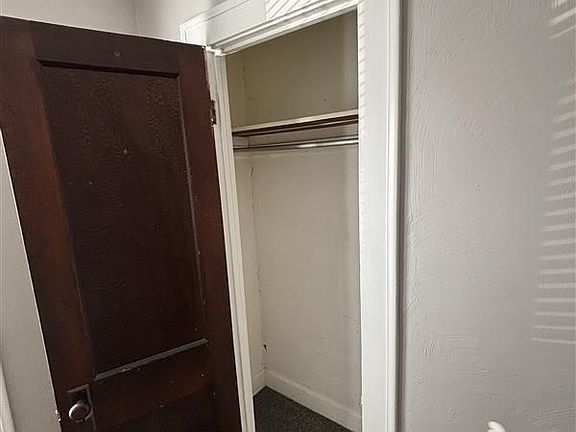 5th image of 1678 Victoria Ave