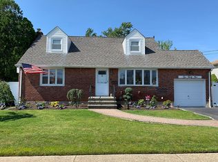 231 N Walnut St, North Massapequa, NY 11758