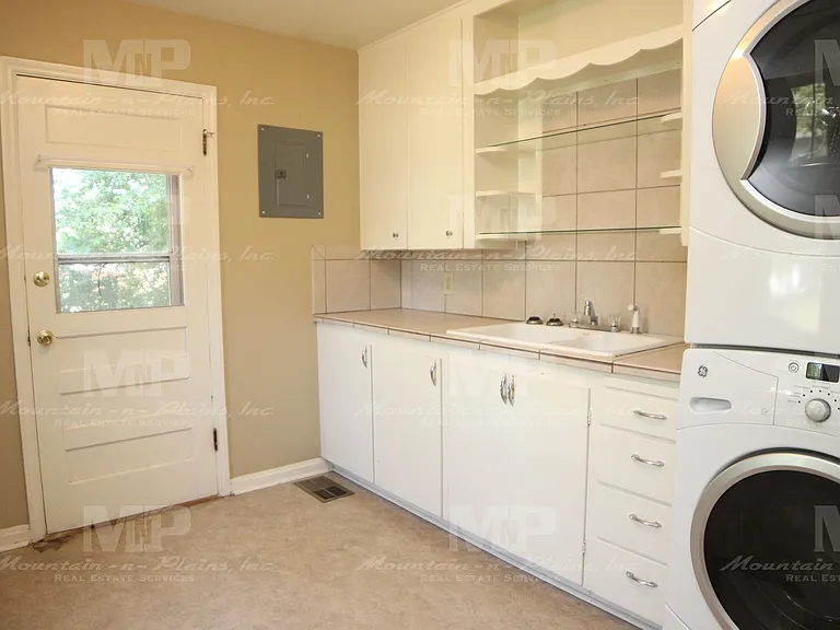 230 N Whitcomb St — Photo 5