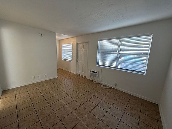 5th image of 123 Erie St APT 1