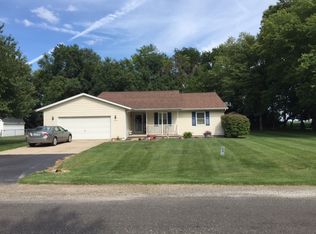 1600 White St, Riverton, IL 62561