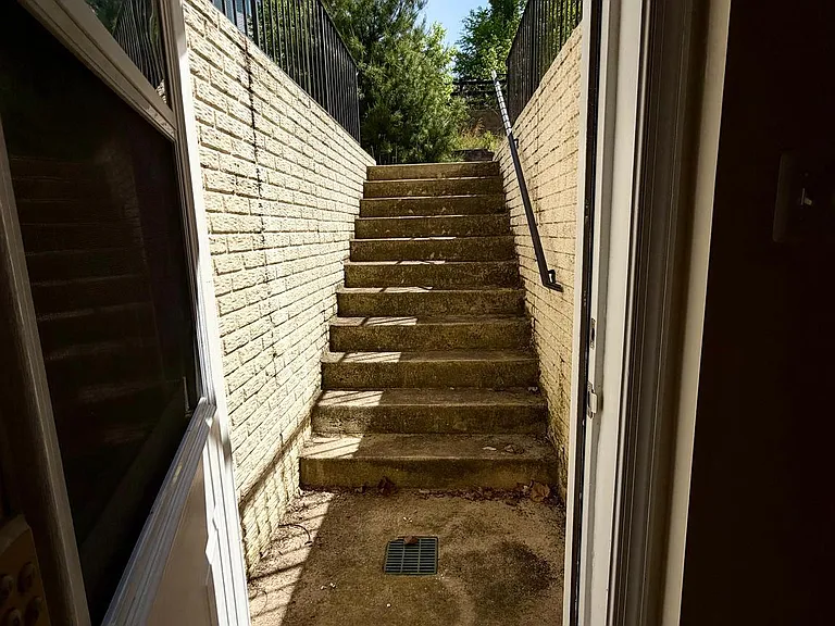 3010 Winterbourne Dr — Photo 5