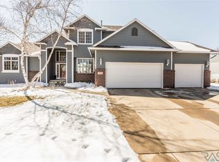 715 E Inverness Dr, Sioux Falls, SD 57108