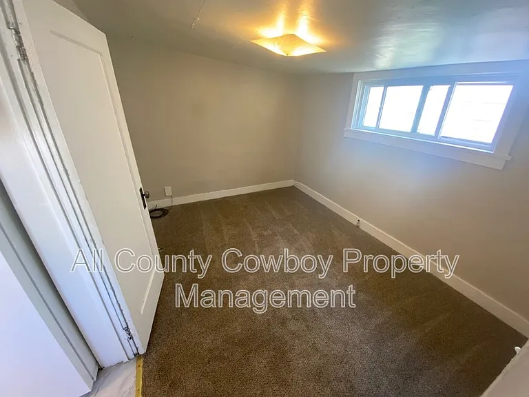 510 E Lewis St — Photo 11