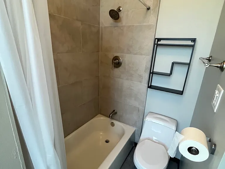 2339 S Sacramento Ave #3F — Photo 13