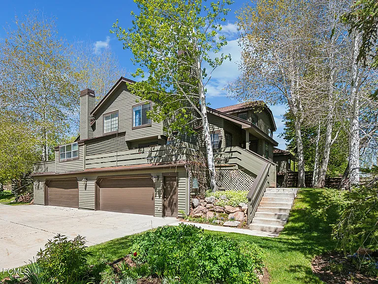 3061 Fawn Dr — Photo 3