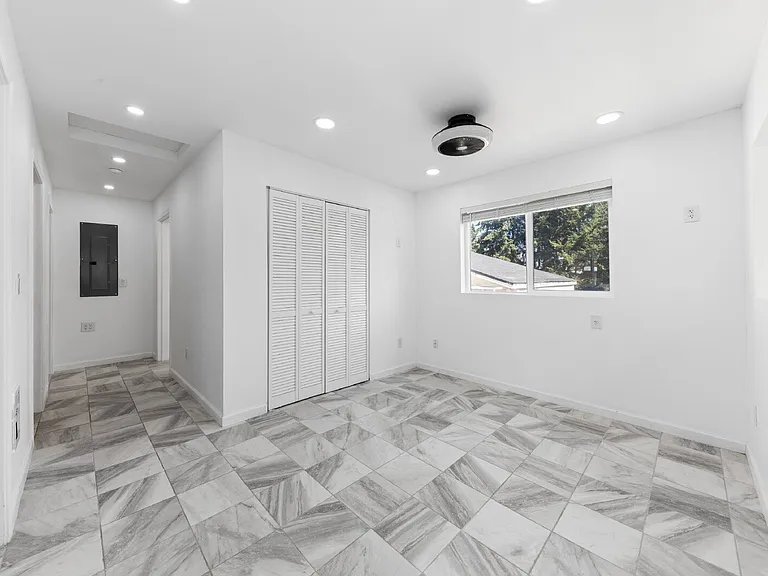 20485 Oregon #99W — Photo 14
