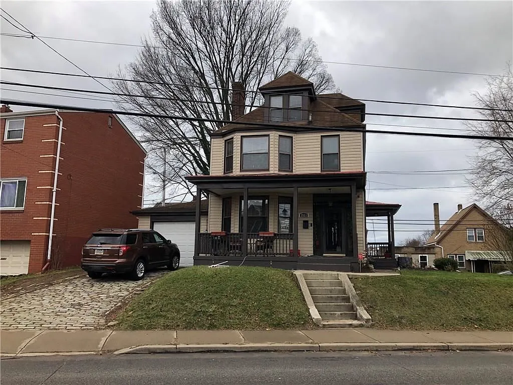 2063 Pioneer Ave photo 1