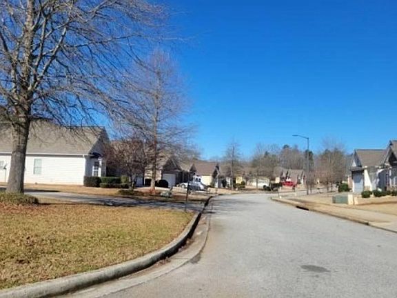 Exterior Neighborhood (street photo)