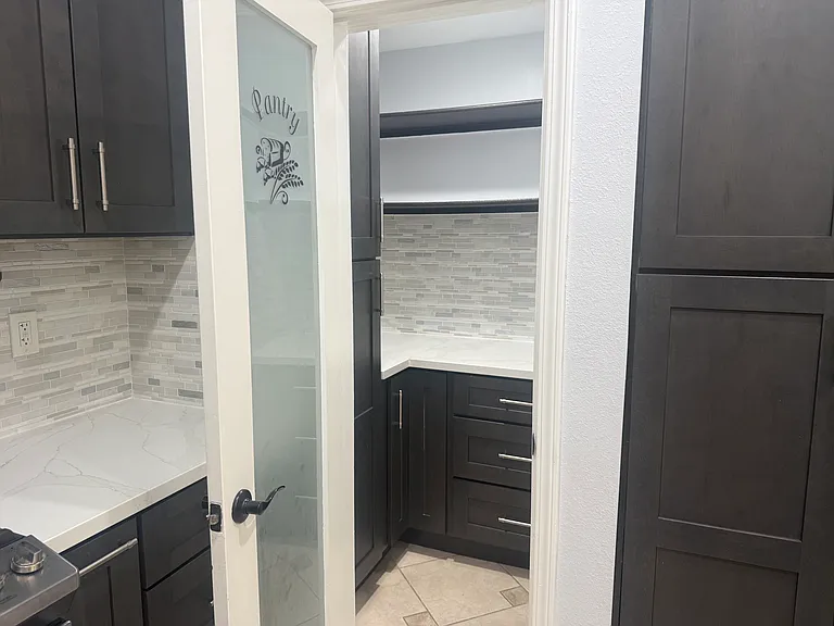 207 Round House Pl — Photo 2