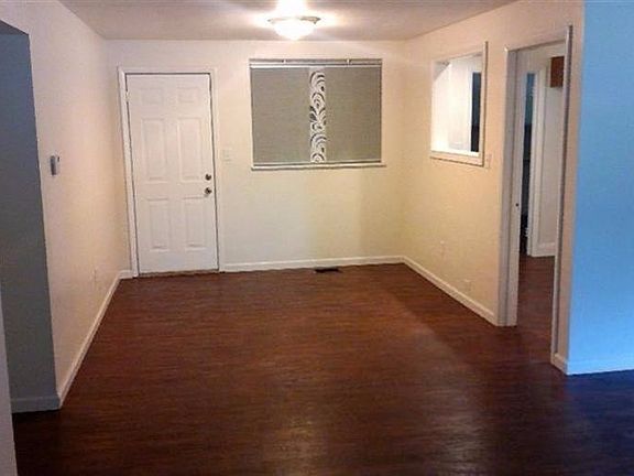 3rd image of 909 Macmillan Dr