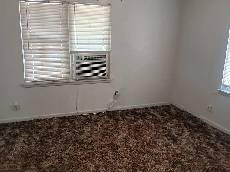 611 NW Columbia Ave #B — Photo 7