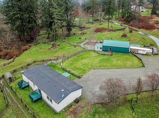 961 E Crescent Harbor Rd, Oak Harbor, WA 98277