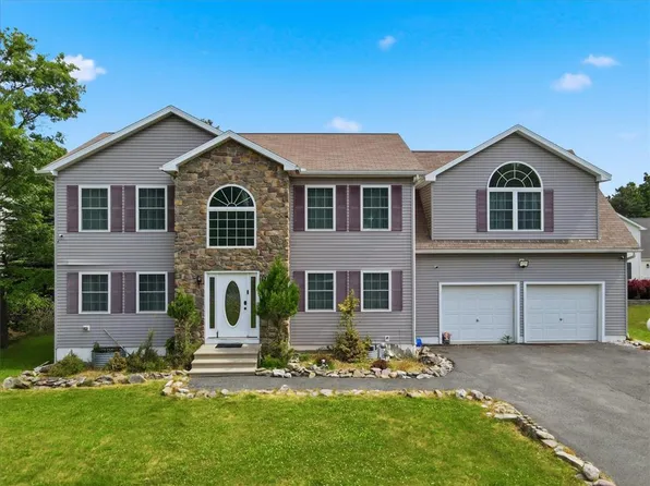 1091 Clover Rd, Long Pond, PA 18334