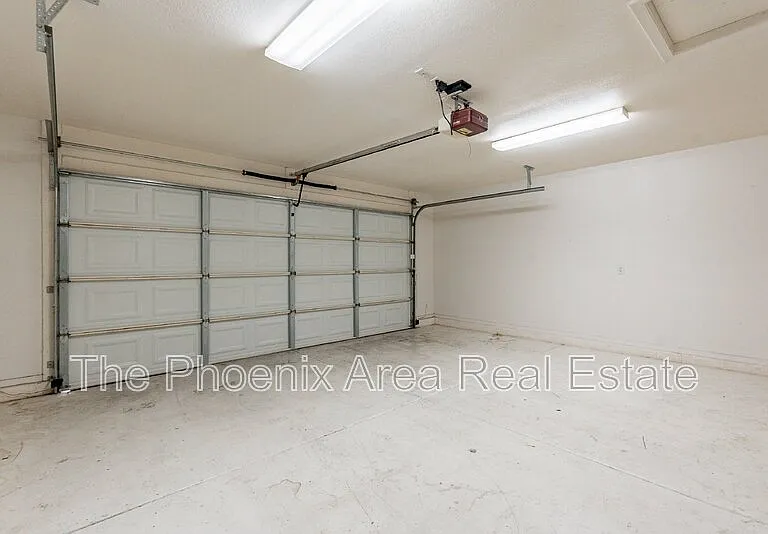 1261 N Balboa Dr — Photo 8