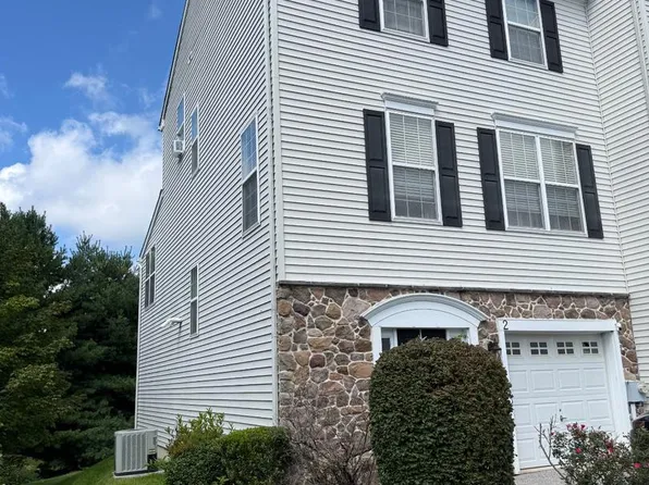 2 Shoreham Dr, East Fallowfield, PA 19320