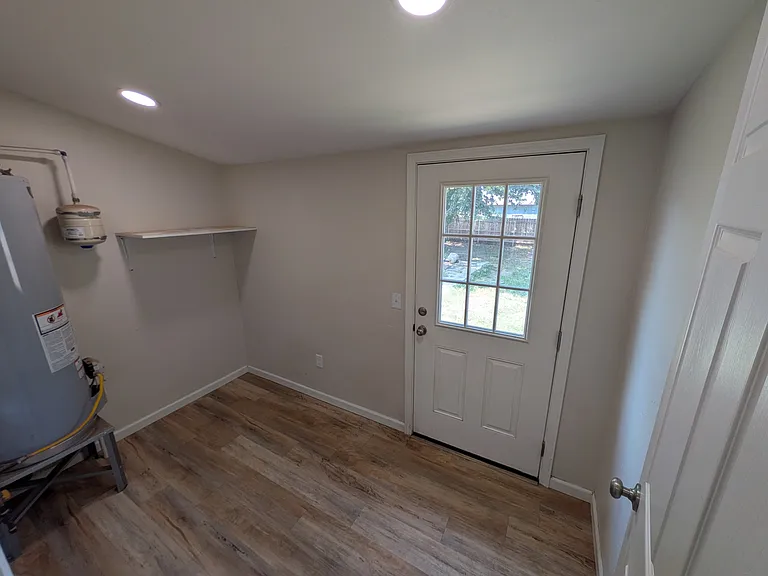 924 E Walnut St — Photo 17