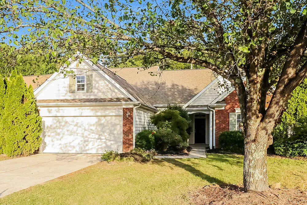 3 bed, 2.0 bath, 2090 sqft, $2,340 — Photo 1