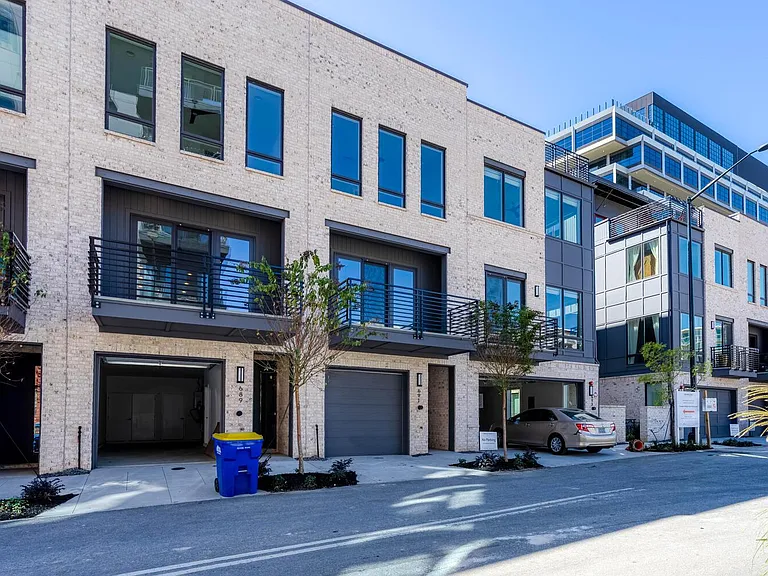673 Ethel St NW — Photo 2