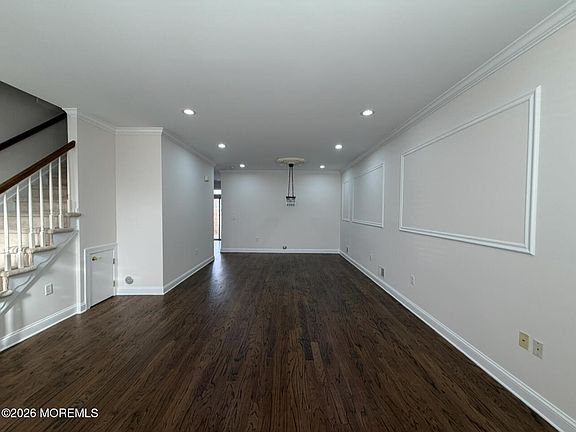 3rd image of 163 Shinnecock Dr