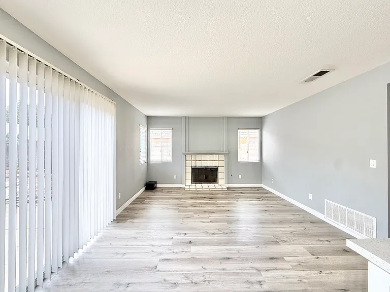11739 Thomas Hayes Ln — Photo 4