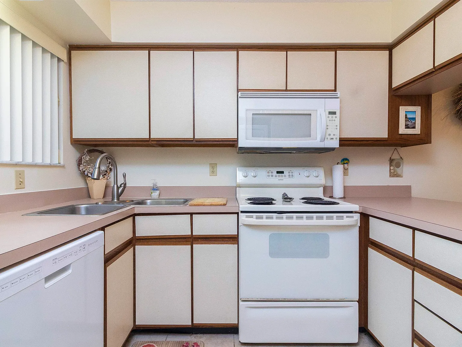 2 bed, 973 sqft, $1,900 — Photo 4