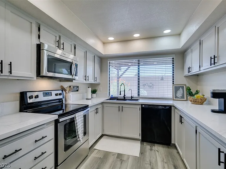 2587 Swan Ln — Photo 17