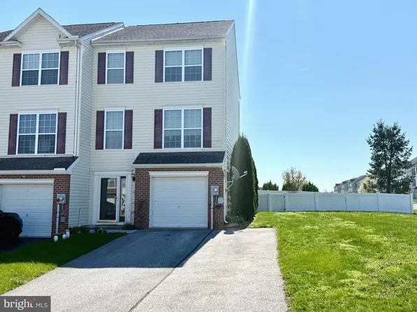 1242 Ledge Dr, York, PA 17408