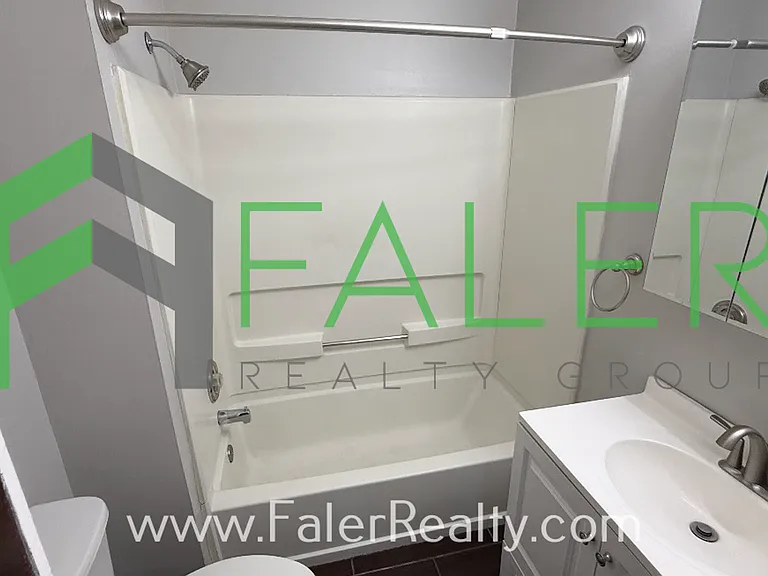 1047 W Dorothy Ln — Photo 9