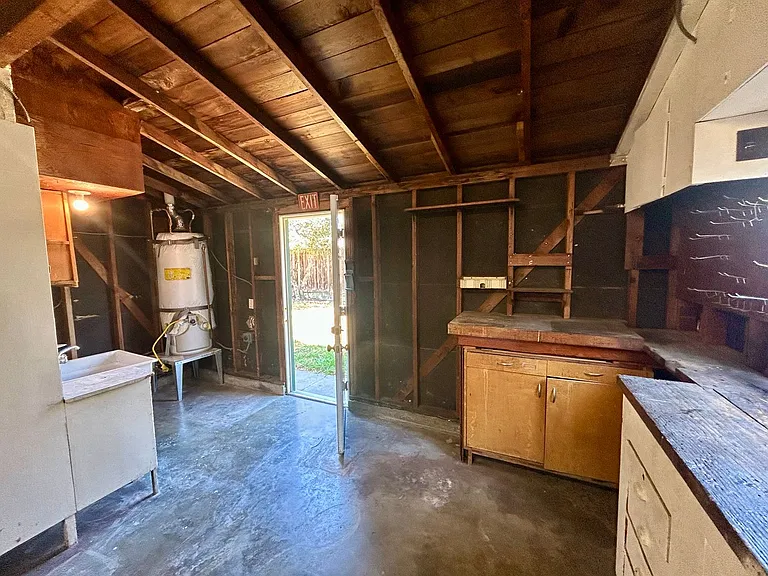 15380 Ruggles St — Photo 18