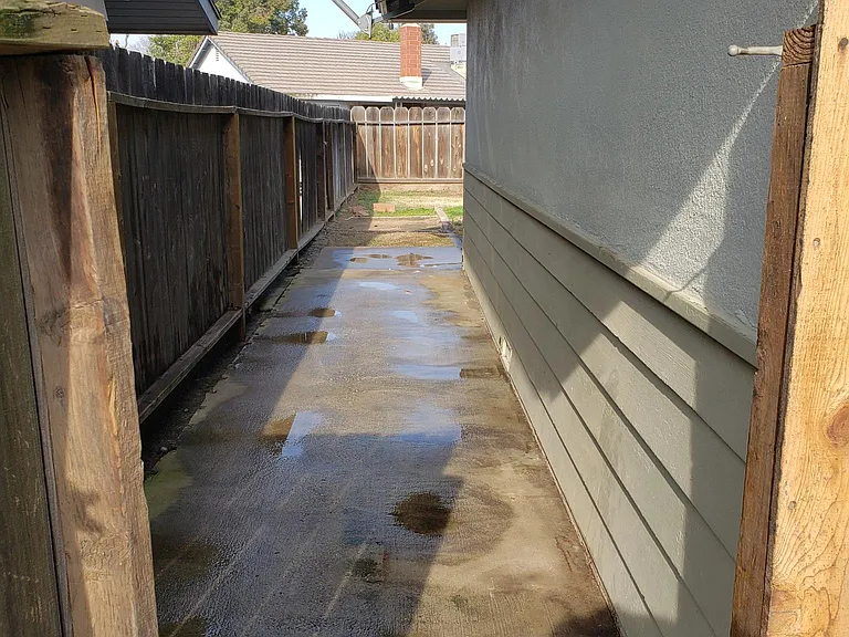 1421 Roberts Ave — Photo 4
