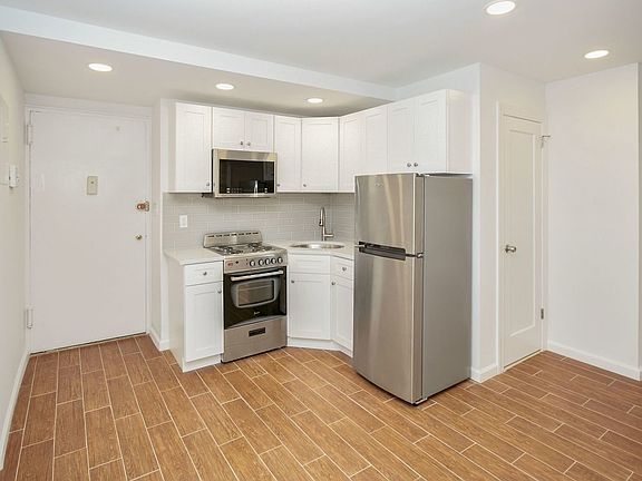 3rd image of 25 Burns St
