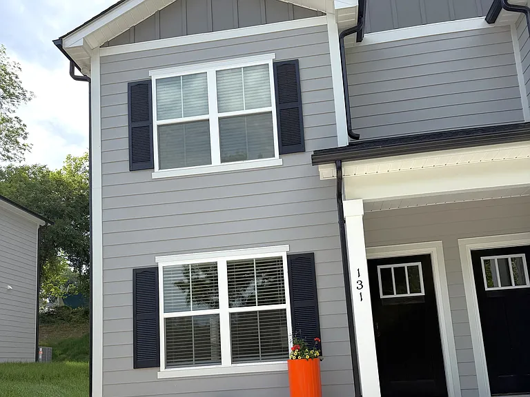131 8th Avenue Dr SE — Photo 1