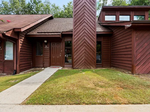 323 Rock Knoll Dr, Greenwood, SC 29649