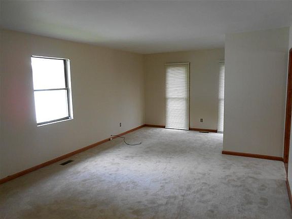 2nd image of 2906 Roosevelt Blvd