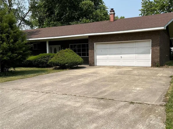 1105 S Edwardsville St, Staunton, IL 62088