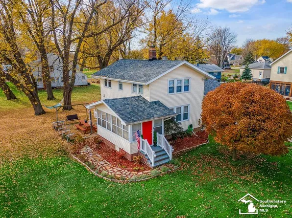 12259 Lakeshore Dr, La Salle, MI 48145
