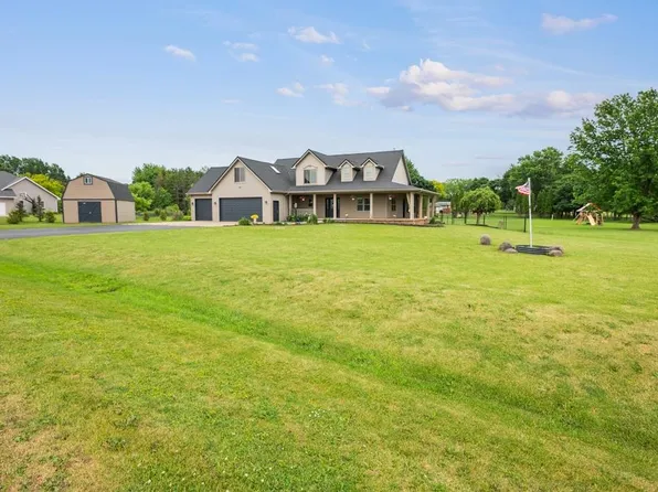 8120 Challenger Dr, Neenah, WI 54956