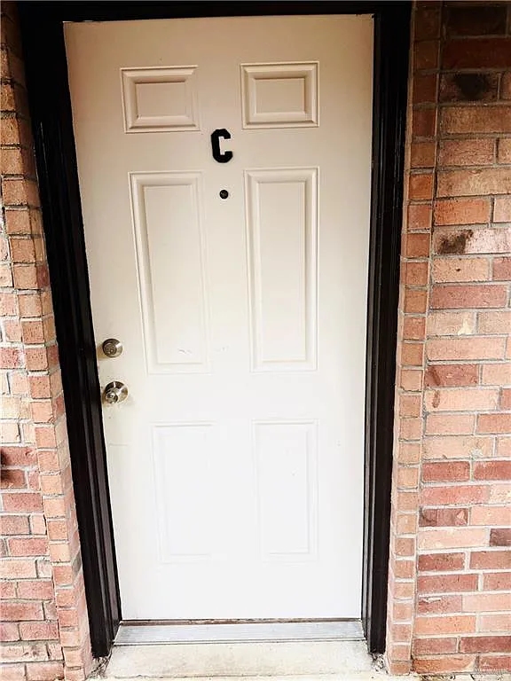 2 bed, 2.0 bath, 888 sqft, $975 — Photo 2