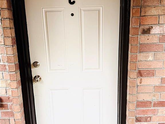2nd image of 909 E Daffodil Ave APT C