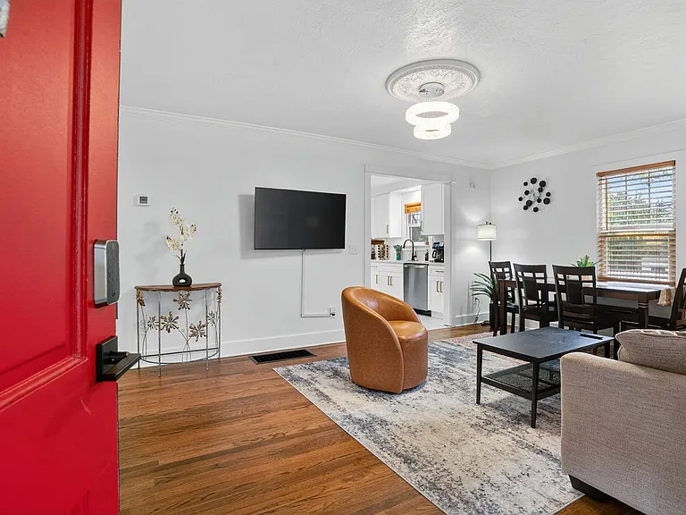 2615 Lancaster St — Photo 5
